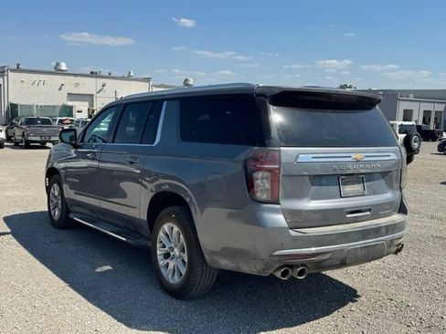 Used 2022 Chevrolet Suburban Premier AWD/4WD image 3