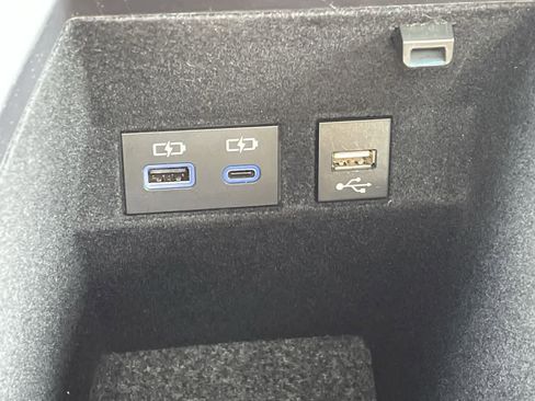 Used 2022 Toyota Avalon Limited image 27