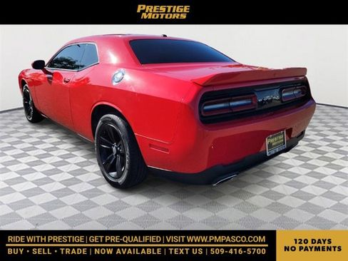 Used 2020 Dodge Challenger SXT image 5