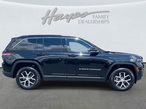 Used 2024 Jeep Grand Cherokee Limited w/ Luxury Tech Group II RWD image 2