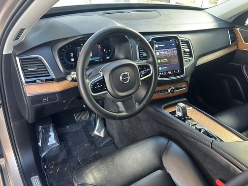 Used 2023 Volvo XC90 B6 Plus w/ Protection Package image 10