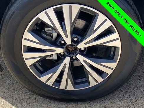 Used 2023 Nissan Rogue SV image 9