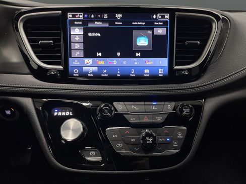 New 2026 Chrysler Pacifica Select AWD/4WD image 8