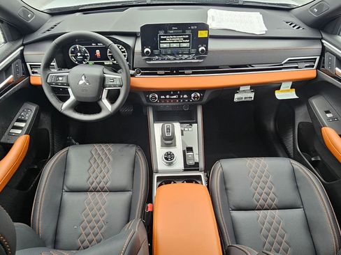 New 2025 Mitsubishi Outlander SEL image 13