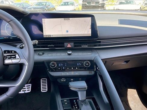 New 2025 Hyundai Elantra SEL image 13