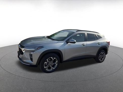 Used 2025 Chevrolet Trax LT image 8