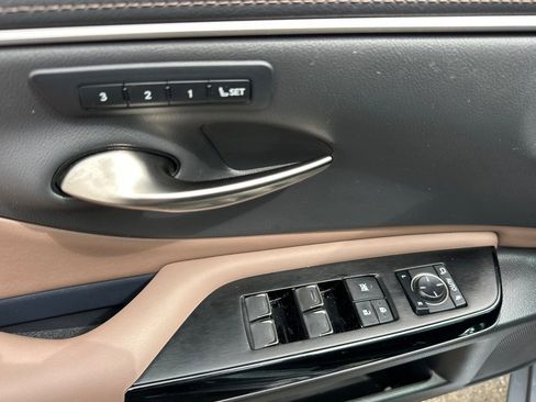 Used 2025 Lexus ES 350 w/ Premium Package FWD image 12