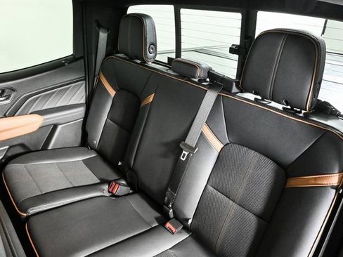 Used 2024 GMC Canyon AT4 w/ Technology Package image 18