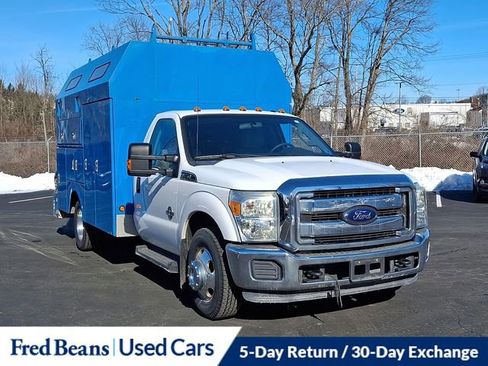 Used 2015 Ford F350 XLT w/ XLT Interior Package image 2