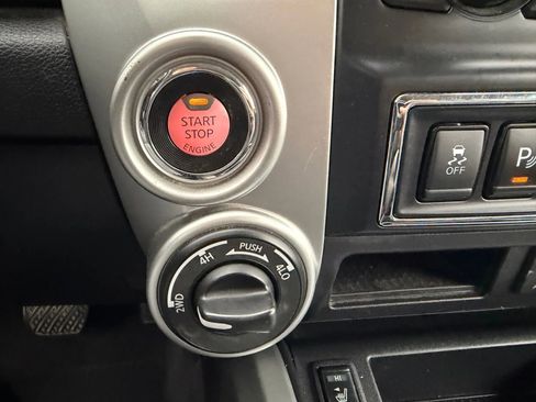 Used 2018 Nissan Titan SL image 19