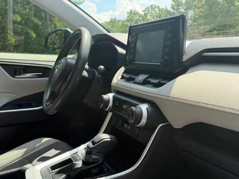 Used 2019 Toyota RAV4 XLE w/ Convenience Package FWD image 24