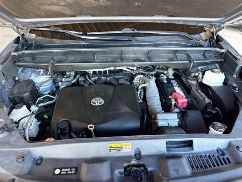 Used 2020 Toyota Highlander XLE image 35