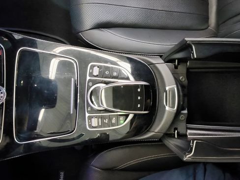 Used 2017 Mercedes-Benz E 300 4MATIC image 37