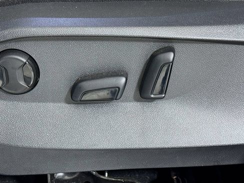 Used 2023 Volkswagen Taos SEL AWD/4WD image 13