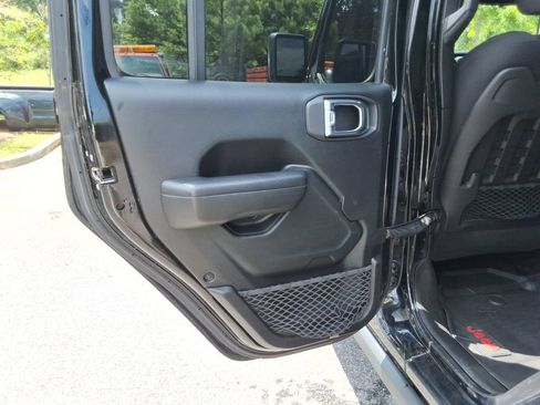 Used 2018 Jeep Wrangler Unlimited Rubicon AWD/4WD image 19