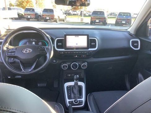 Certified 2024 Hyundai Venue Limited image 19