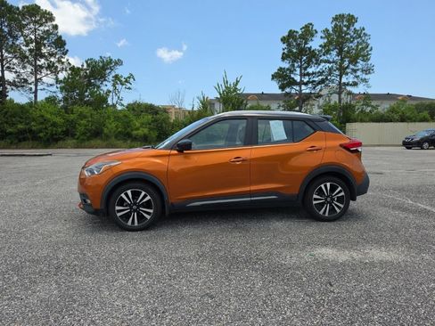 Used 2020 Nissan Kicks SR FWD image 2
