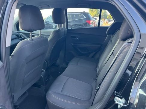 Used 2020 Chevrolet Trax LT FWD image 28