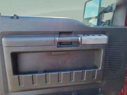 Used 2015 Ford F250 Lariat w/ Chrome Package image 17