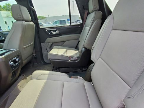 Used 2021 GMC Yukon SLT w/ SLT Premium Package image 5