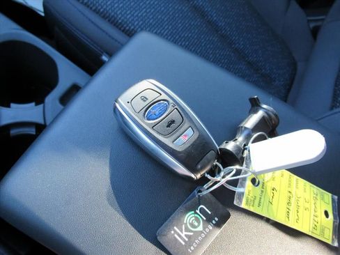 Used 2025 Subaru Forester Premium image 29