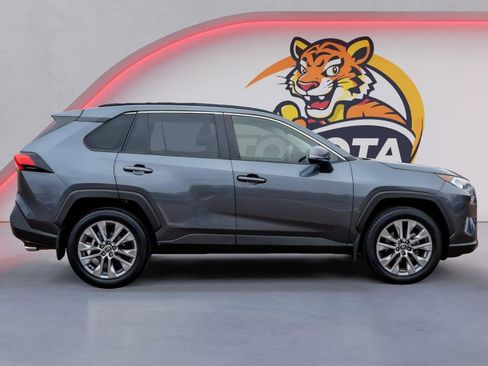 Used 2020 Toyota RAV4 XLE Premium w/ All Weather Liner Package image 4