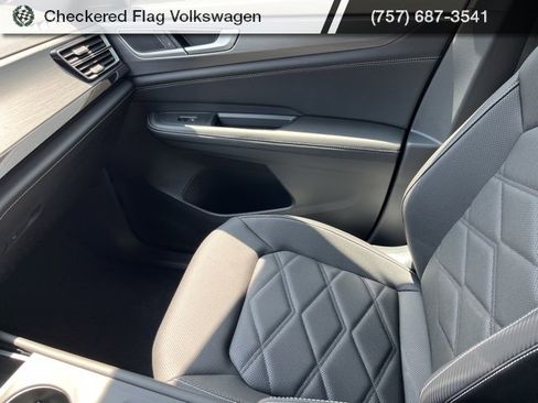 New 2025 Volkswagen Atlas Cross Sport SE image 43