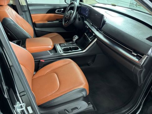 Used 2023 Kia Carnival SX Prestige image 34