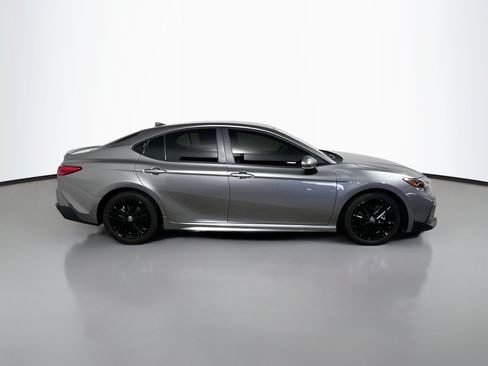 Used 2025 Toyota Camry SE FWD image 3