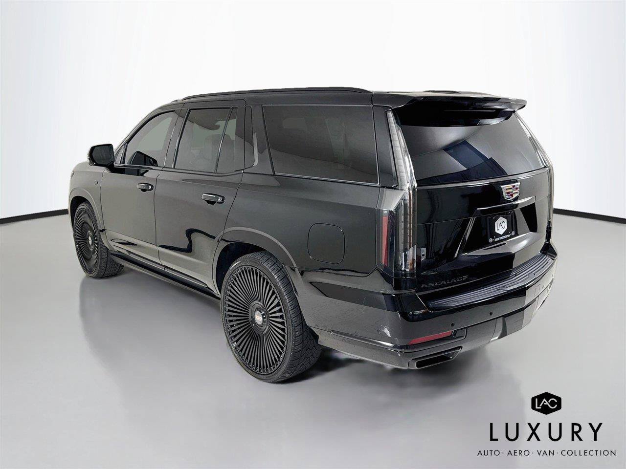 Used 2025 Cadillac Escalade Premium Luxury Platinum AWD/4WD image 7