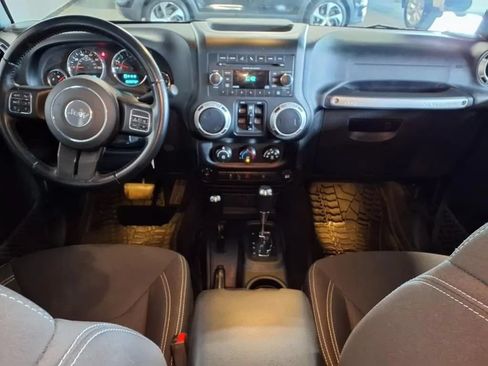 Used 2017 Jeep Wrangler Unlimited Sahara w/ Connectivity Group AWD/4WD image 15