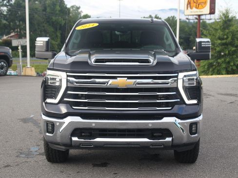 Used 2024 Chevrolet Silverado 2500 LTZ w/ LTZ Convenience Package AWD/4WD image 2