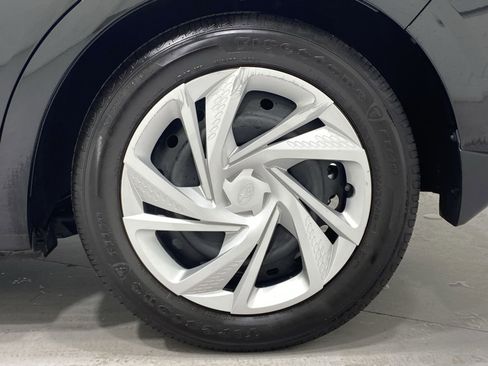 Certified 2024 Subaru Impreza 2.0i image 10