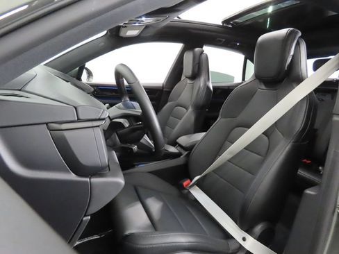 Certified 2025 Porsche Macan 4 Electric AWD/4WD image 5