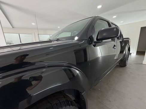 Used 2014 Nissan Frontier SV w/ SV Value Truck Package AWD/4WD image 2