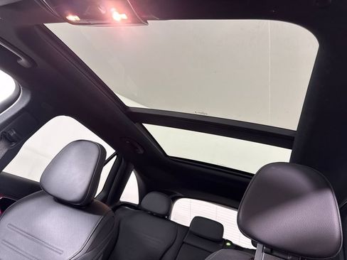 Used 2023 Mercedes-Benz GLC 300 image 19