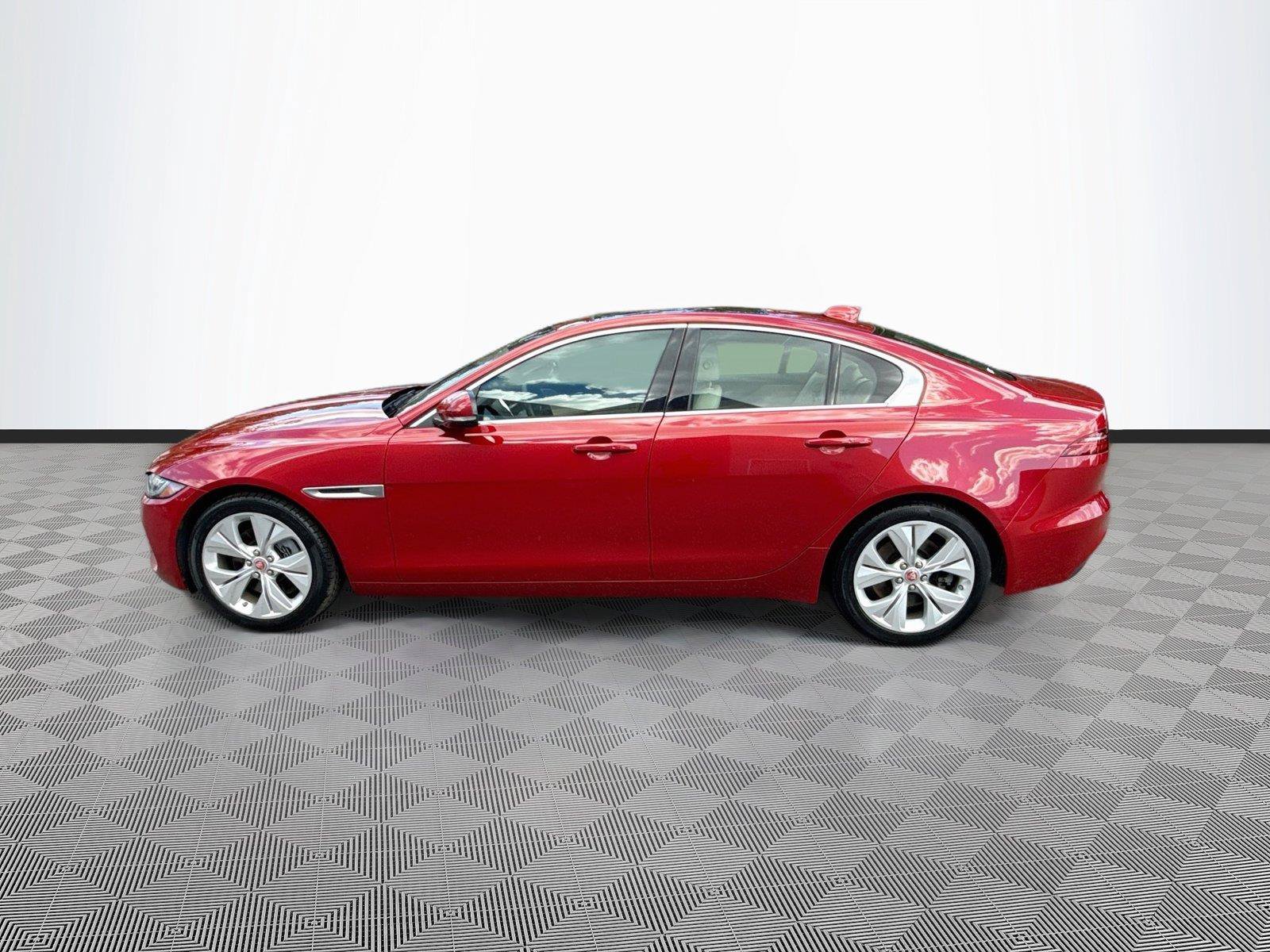 Used 2020 Jaguar XE S RWD image 4
