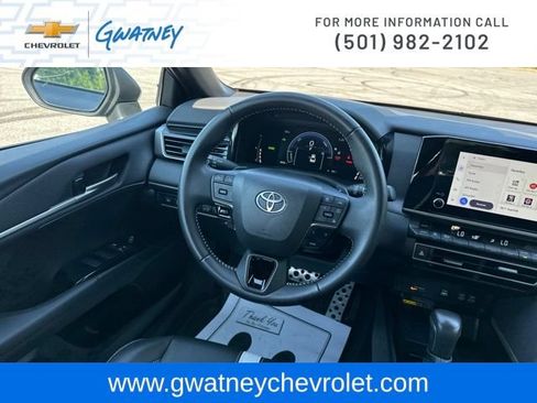 Used 2025 Toyota Camry SE FWD image 25