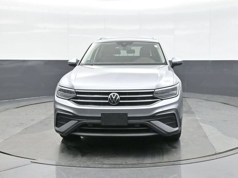 Used 2022 Volkswagen Tiguan SE w/ Panoramic Sunroof Package AWD/4WD image 2