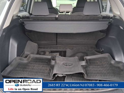 Used 2020 Toyota RAV4 XLE w/ Convenience Package image 9