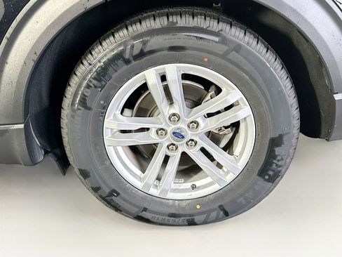 Used 2024 Ford Explorer XLT w/ Equipment Group 202A image 11