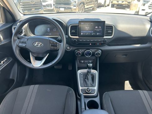 Used 2025 Hyundai Venue SEL FWD image 15