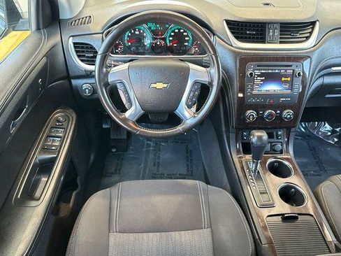 Used 2016 Chevrolet Traverse LT w/ Style and Technology Package FWD image 15