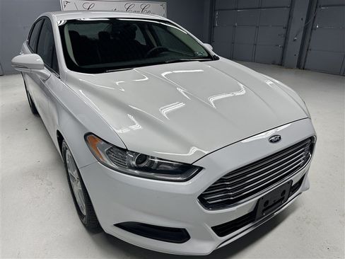 Used 2016 Ford Fusion SE FWD image 9