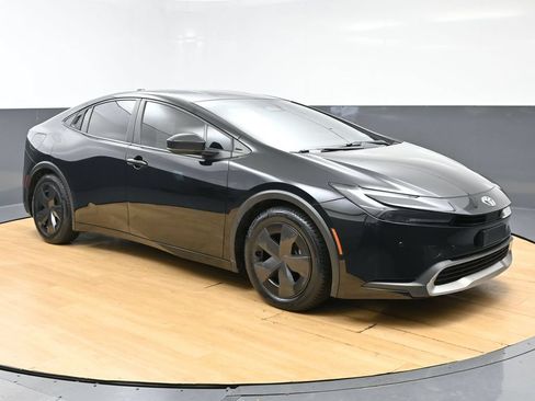 Used 2023 Toyota Prius Prime FWD image 3