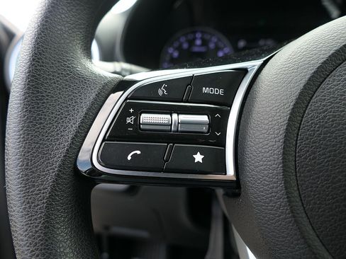 Used 2024 Kia Forte LXS w/ LXS Technology Package FWD image 12