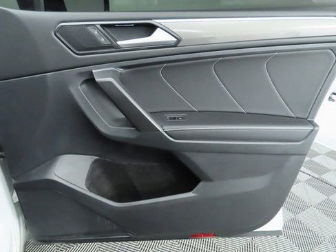Used 2022 Volkswagen Tiguan SE R-Line image 25