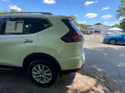 Used 2018 Nissan Rogue SV w/ Sun & Sound Touring Package AWD/4WD image 5