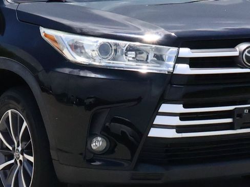 Used 2019 Toyota Highlander XLE FWD image 7