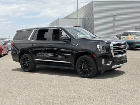 Used 2022 GMC Yukon SLT w/ SLT Luxury Package AWD/4WD image 4